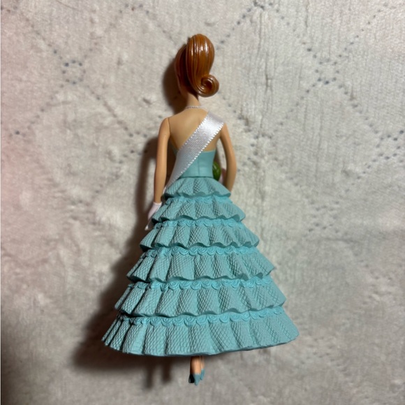 Hallmark Barbie Ornament homecoming queen - Picture 5 of 5